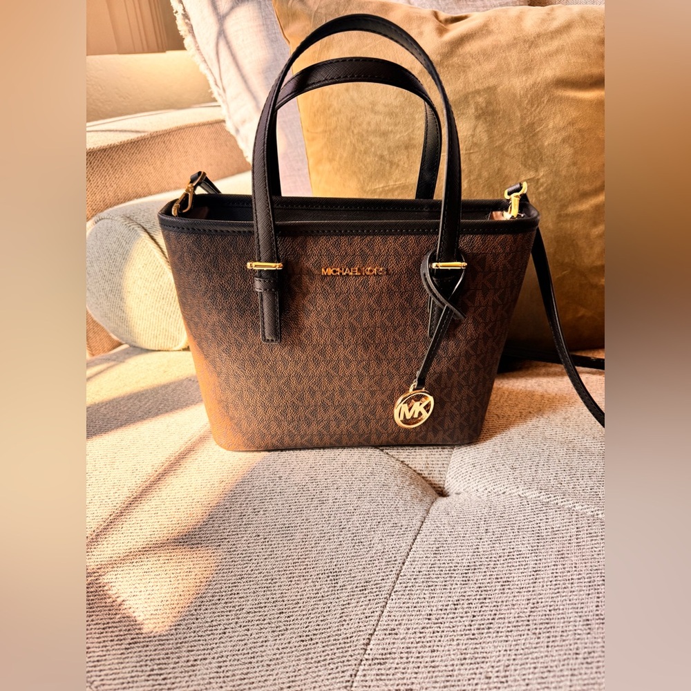 Jet Set Michael Kors Extra Small bag! 🖤